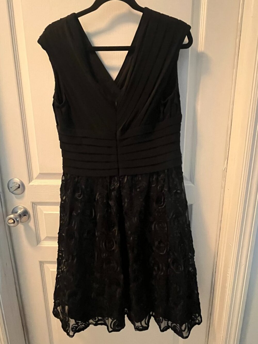 Adrianna Papell Black Sleeveless Layered Tier Double V-Neck